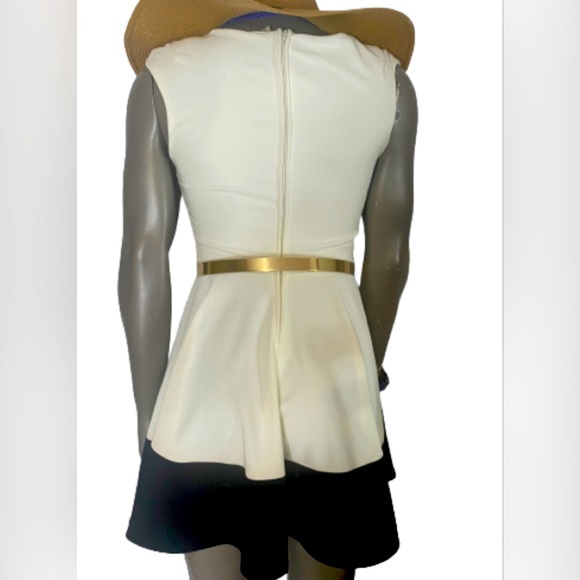 Pre-loved Guess Mini dress - Picture 4 of 4